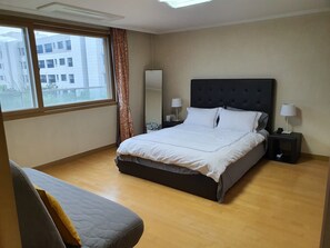 master bedroom,  queen bed
