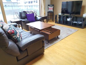 living room with lift coffee table