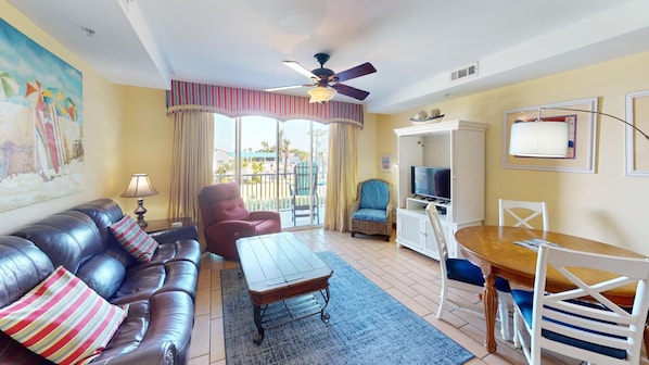 Beach_Club_113-Living-Room
