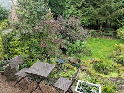 www.cottageapartmentdunblane.com 
Cosy rural retreat for two..