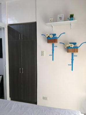  1BR Bike-Themed Apartment w Pool & WiFi