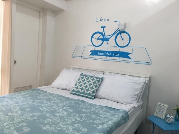  1BR Bike-Themed Apartment w Pool & WiFi