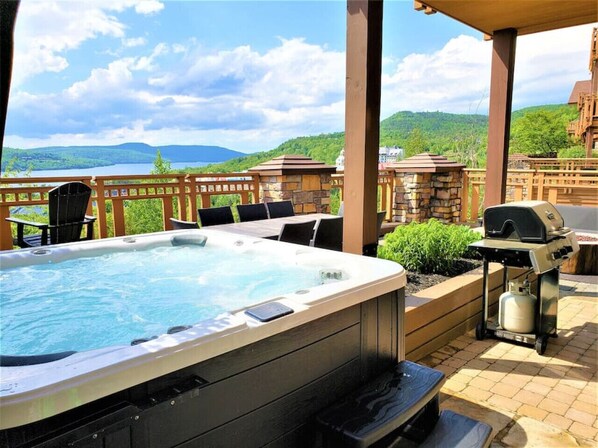 The Altitude 170-1 Mountain Home with Hot Tub