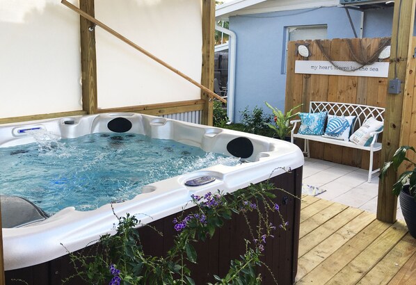 Bain à remous extérieur