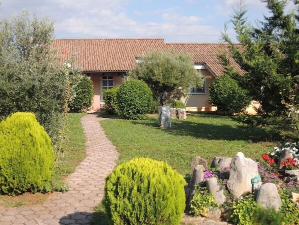 Bungalow  Appartament for 4 -5  persons