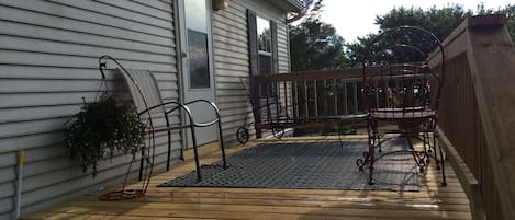 New front deck to relax and watch the birds, geese, ducks, eagles, and songbirds