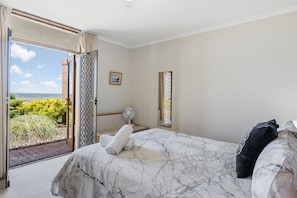 Includes two queen-size bedrooms and a single room – perfect for couples, small families, or intergenerational stays.
