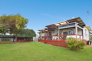 Pet-Friendly with Fully Enclosed Backyard. One of the few holiday homes in the region welcoming pets, complete with a secure fenced yard, ideal for families travelling with their furry companions.