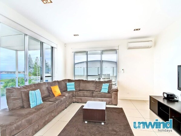 A relaxed, no-fuss environment that encourages guests to unwind, explore, and feel at home by the sea.