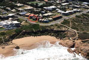 Proximity to Attractions. 5-minute walk to Horseshoe Bay, shops, restaurants, and historic sites.