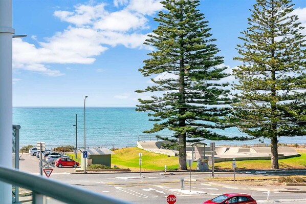 Stay 4 Nights, Pay Only 3 – Free night on us when you book 4 weekday nights (Sun–Thurs) between June, July, and August 2025. 

Stunning views from the balcony span Victor Harbor, Granite Island, and the surrounding hills