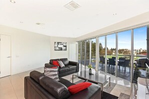 Stunning views from the balcony span Victor Harbor, Granite Island, and the surrounding hills—perfect for sunrise coffees and sunset wines.