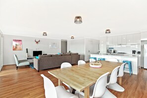 Spacious, flexible living and entertaining areas that embrace indoor-outdoor flow