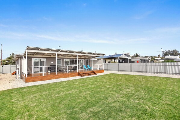 Stay 4 Nights, Pay Only 3 – Free night on us when you book 4 weekday nights (Sun–Thurs) between June, July, and August 2025. 

Fully furnished covered deck with BBQ and outdoor furniture, plus a fully fenced rear yard perfect for children.