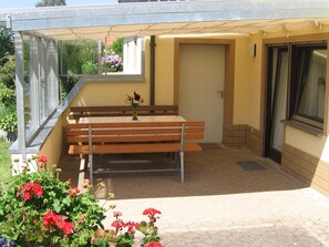 Ferienwohnung mit Terasse-Terrasse