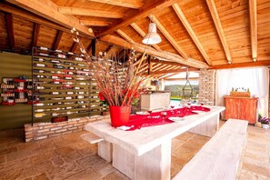 Villa Irida Agios Spyridonas Peritheia  Dining Area