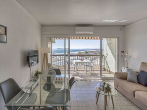 Zimmer, Eigentum, Gebäude, Interior Design, Möbel, Haus, Wohnzimmer, Grundeigentum, Wohnung, Fussboden