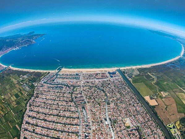 Wasser, Wasservorräte, Azurblau, Himmel, Küsten Und Ozeanische Forms, Urban Design, Pflanze, Natürliche Landschaft