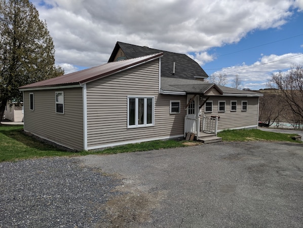 Looking at the back & driveway side of the house. Park anywhere in driveway.