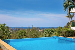 Infinity-Pool
