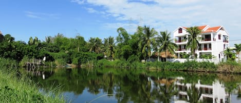 Tranquil Villa Tra Que