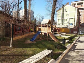 A small playground, right in the fenced park. Kids will love it.