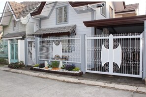 This is how the house look outside