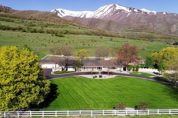 Wellsville Vacation Rental | 3BR | 1BA | 1,554 Sq Ft | Stairs Required to Enter