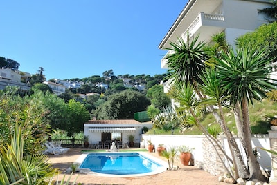 Casa con piscina privada/ vistas al mar/12 - 14 personas/Sant Pol de mar/Wiffi