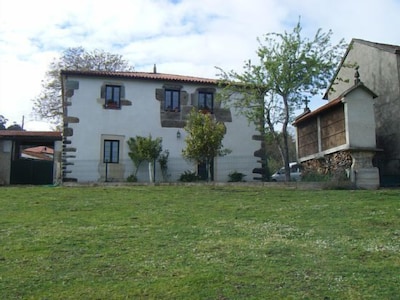 Casa do Moucho ( casa rural cerca de Santiago y rias Baixas ) para 12 personas