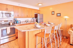 Fully equipped kitchen with granite counter-top and 3 bar stools