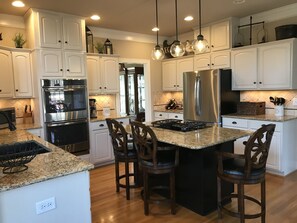 Kitchen with everything you need. 