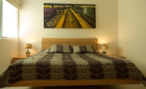 Master King Size Bedroom with in suite private bathroom and safe box
LasOlas 208