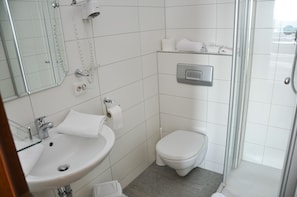 Doppelzimmer Standard mit eigenem Bad oder Dusche und WC