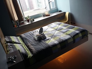 Amazing floating bed !