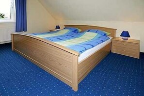 Schlafzimmer 1
