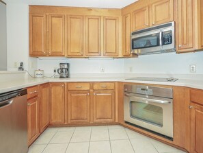 BP-8123 Updated Kitchen with Stainless Steel Appliances at 8123 Wendover DunesDunes-9