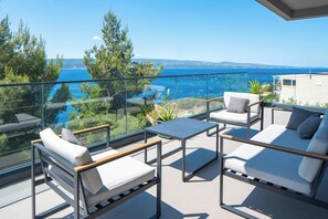 Covered lounge corner with whirlpool, amazing sea views, exit from living room