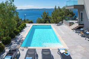 Luxury and stylish Villa IPONI with private pool, whirlpool, sauna and gym