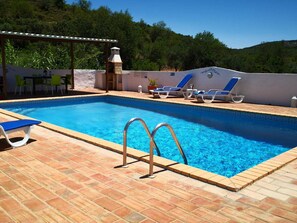 Piscina e vistas.