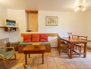 Lounge and dining area