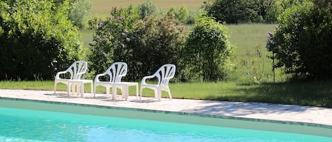 la piscine, en pleine nature