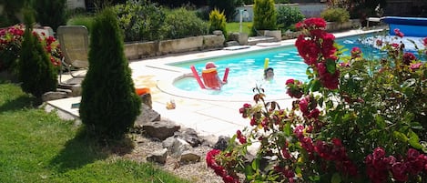 swimming pool (piscine)