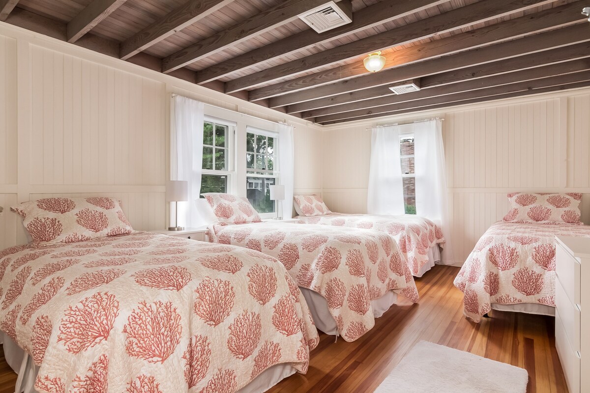 Classic Family Beach Cottage!