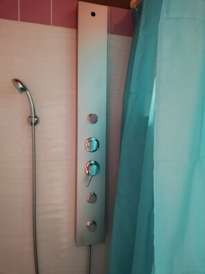 Dusche mit Handbrause
