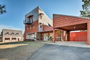 Exterior | Parking | Carport (1 Vehicle) | Driveway (3 Vehicles)