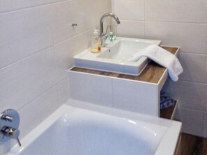 Ferienwohnung Ritterstube (55qm) im Turm-Bad mit Badewanne Wohnung "Ritterstube"