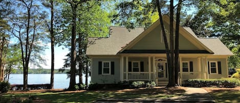 Front view of the house, 2 car park by the cul de sac, Lake a few steps away.