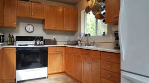 Full kitchen with refrigerator, freezer, oven, microwave oven and more!