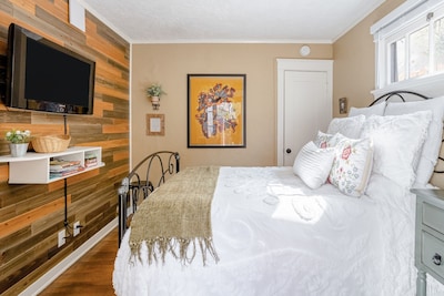 Charming Suite. Cozy & Contactless. Explore SoCal.